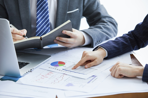 及時(shí)調(diào)整：根據(jù)反饋和評(píng)估，及時(shí)優(yōu)化戰(zhàn)略