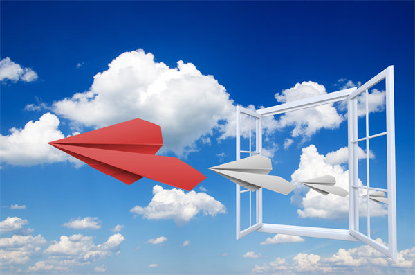 在企業(yè)管理中，專權式和民主式管理各有哪些優(yōu)缺點？