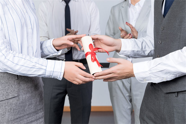 人力資源激勵機(jī)制的物質(zhì)激勵與非物質(zhì)激勵怎么運(yùn)用？