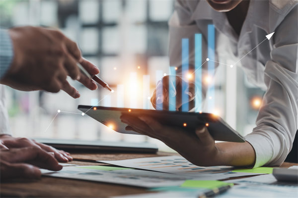 年度經(jīng)營計劃中，如何強(qiáng)化成本控制與提升運營效率？