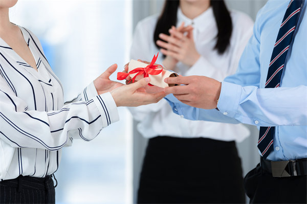 員工福利創(chuàng)新：哪些非貨幣激勵(lì)能顯著提升員工忠誠度？