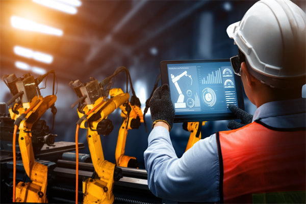 以科技創(chuàng)新驅(qū)動產(chǎn)業(yè)發(fā)展，傳統(tǒng)制造業(yè)如何數(shù)字化轉(zhuǎn)型？