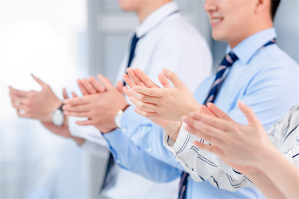 面對人才流失問題，企業應如何改進人力資源策略？