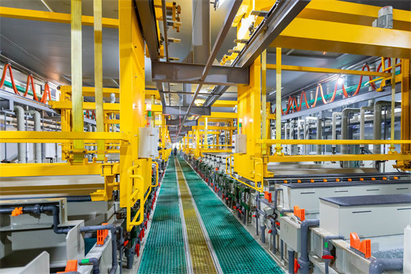 在精益生產中，企業如何有效減少生產過程中的浪費？