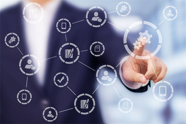 集團(tuán)管控過程中，如何確保信息的準(zhǔn)確傳遞與共享？