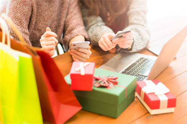 品牌戰(zhàn)略管理中，如何有效應(yīng)對市場變化與消費(fèi)者需求？