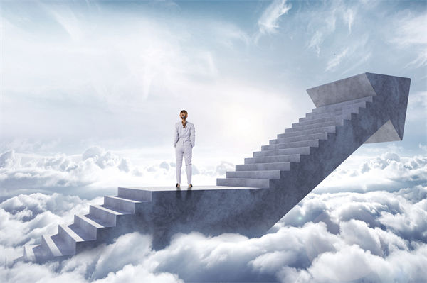 在年度經營計劃中，如何設定既實際又挑戰性的目標？