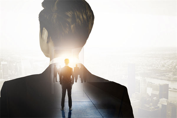 如何制定符合企業長期戰略目標的組織規劃方案？