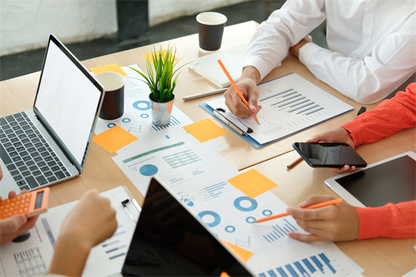 薪酬體系混亂員工怨聲載道，薪酬咨詢?nèi)绾螕軄y反正？