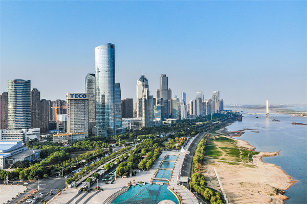 企業(yè)如何借助南昌精益生產(chǎn)咨詢(xún)公司提升生產(chǎn)效率與減少浪費(fèi)？