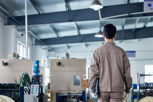 精益生產中的持續改善理念如何在實際工作中得到落實？