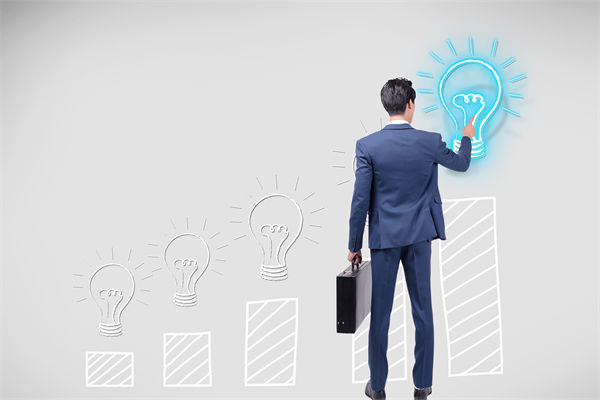 如何通過預算分析，識別企業(yè)運營中的潛在風險與機遇？