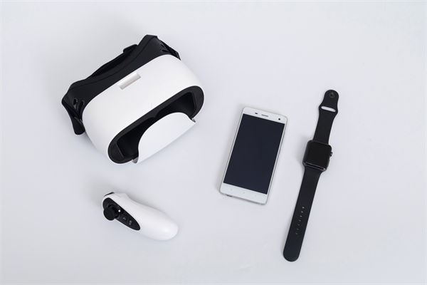 在滾動預算模式下，如何確保預算的連續性和前瞻性？