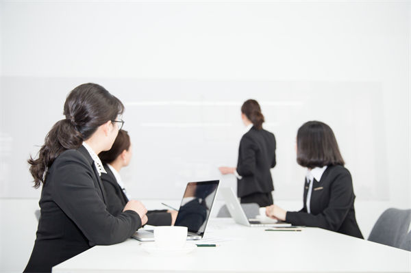 員工培訓(xùn)無效、成長慢，人力資源管理怎樣定制高效方案？