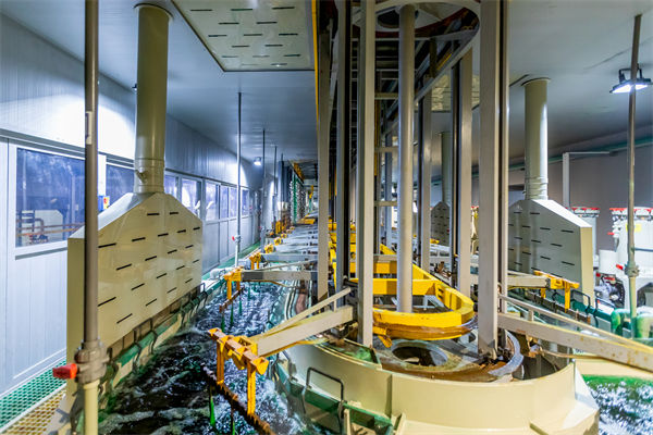 精益管理在提升產(chǎn)品質(zhì)量方面有哪些具體策略和方法？