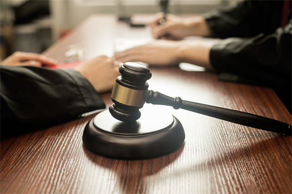 人力資源管理分析：男子請育兒假陪幼女看病被開除