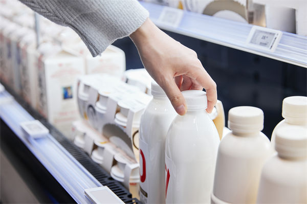 常溫純牛奶中禁止添加復(fù)原乳，集成供應(yīng)鏈怎么看？